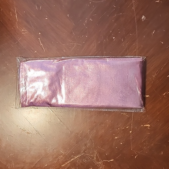 Pink long wet look gloves - Picture 4 of 6